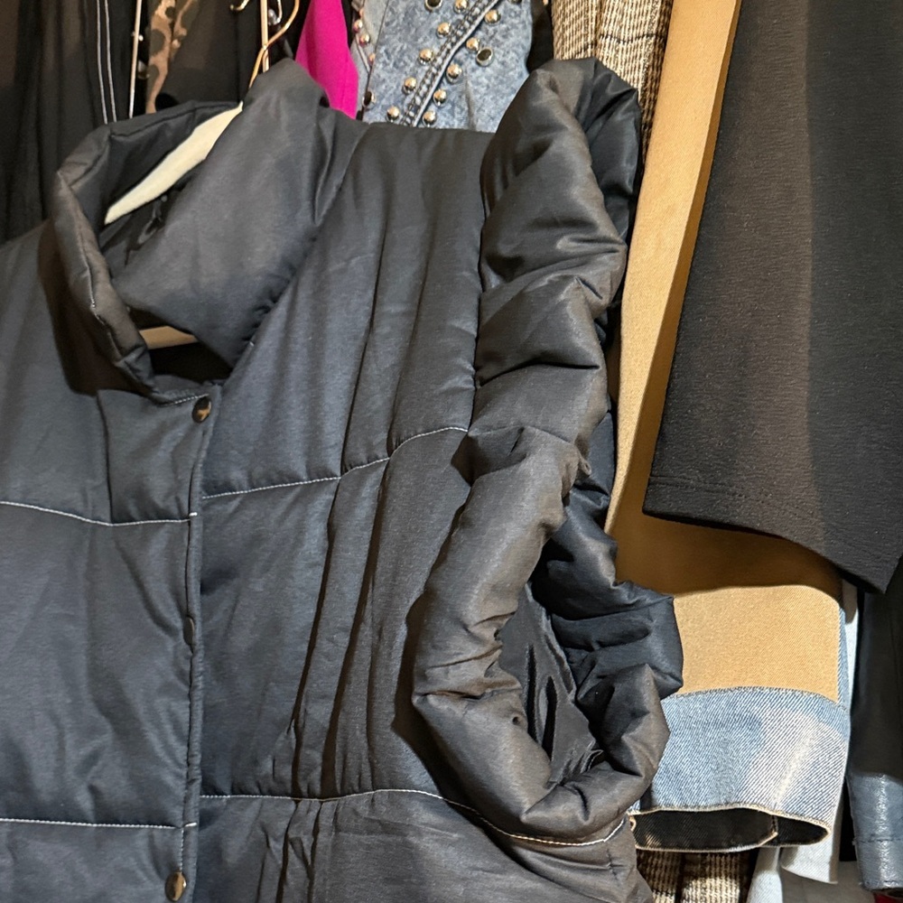 Women's Black Puffer Vest With Ruffle Detail - Picture 2 of 5